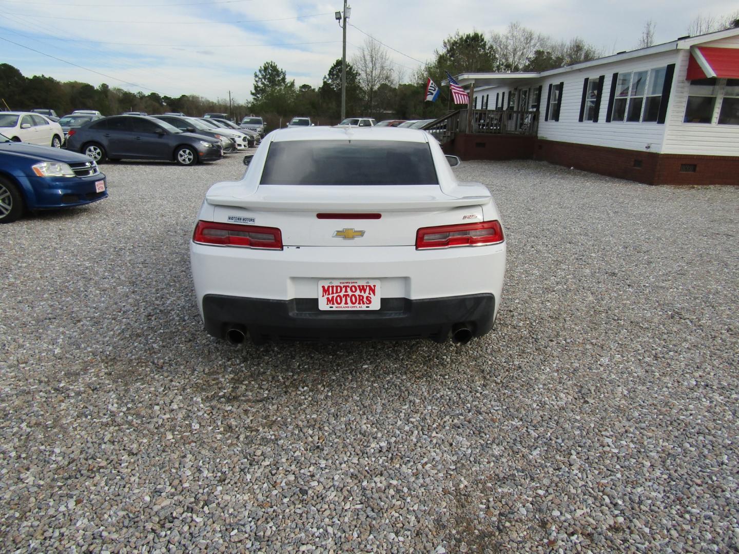 2014 White Chevrolet Camaro Coupe 1LT (2G1FB1E32E9) with an 3.6L V6 DOHC 24V FFV engine, Automatic transmission, located at 15016 S Hwy 231, Midland City, AL, 36350, (334) 983-3001, 31.306210, -85.495277 - Photo#5